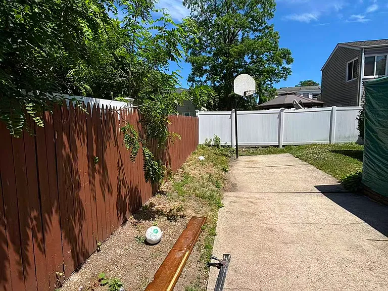 2823 Oswego St N — Photo 17
