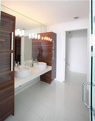 5th image of 2020 N Bayshore Dr APT 1504