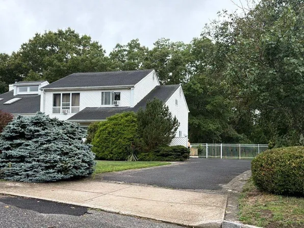 26 Bailey Lane, Manorville, NY 11949