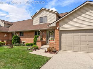 3702 Old Creek Rd, Troy, MI 48084