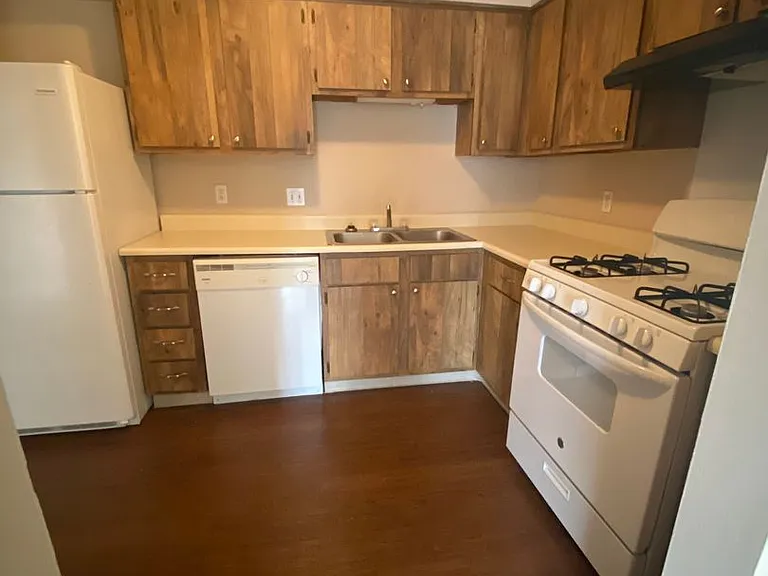 410 - WINDING BROOK APARTMENTS — Photo 39