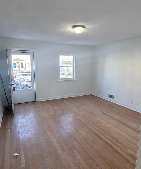 75-75 1/5 Hanford St #1 — Photo 2