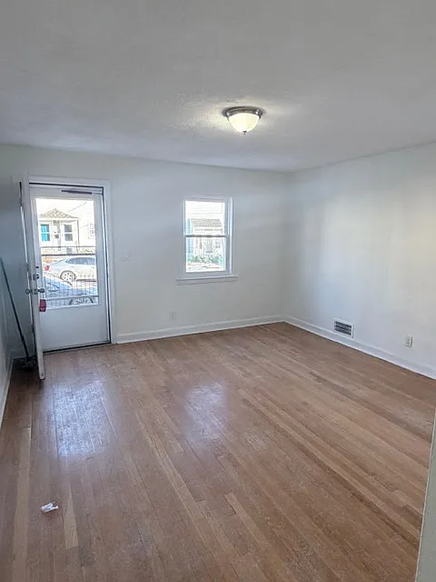 Building Photo - 75-75 1/5 Hanford St #1