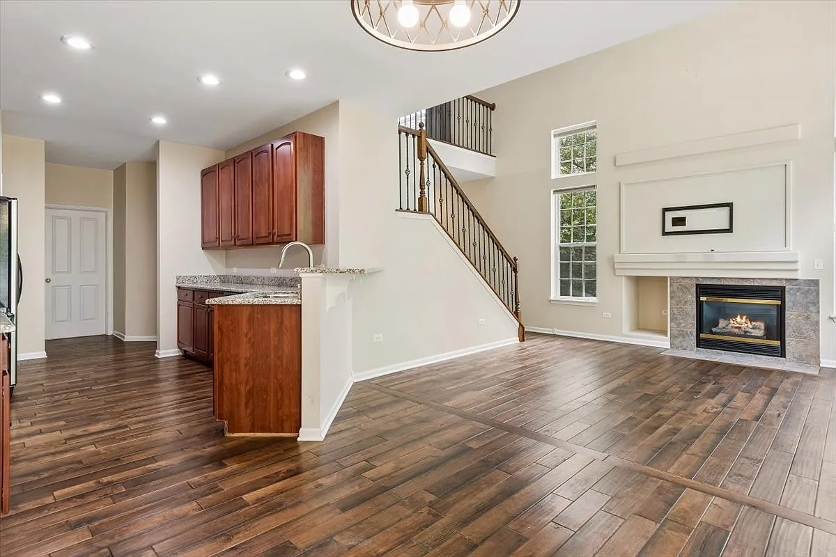 2 bed, 3.5 bath, 2000 sqft, $3,000 — Photo 2