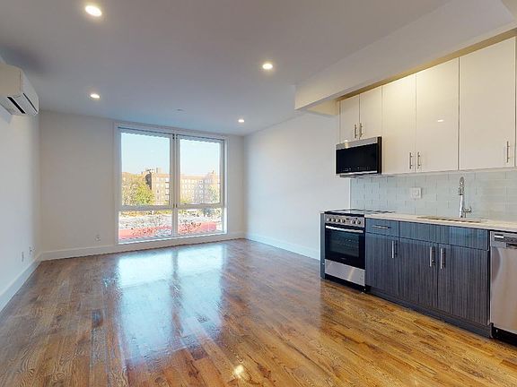 3rd image of 13828 Queens Blvd APT 4I
