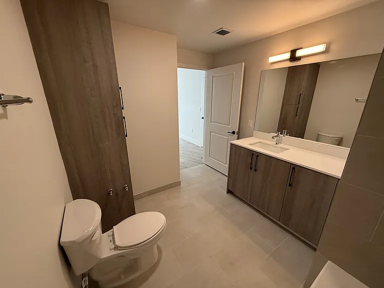 Bay Pointe Apartments — Photo 37