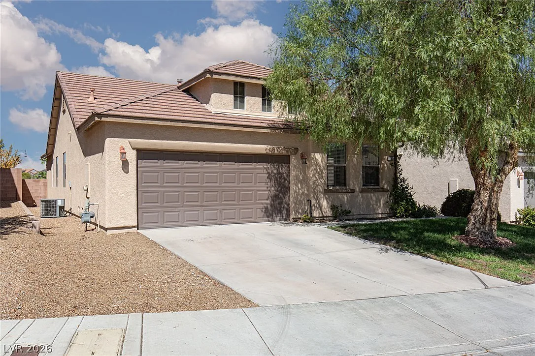3 bed, 2.0 bath, 1776 sqft, $2,350 — Photo 3