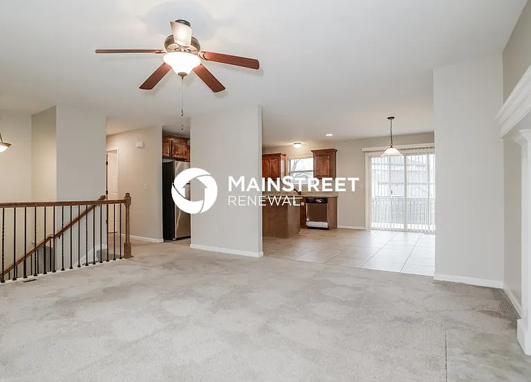 805 Emerson Dr — Photo 2