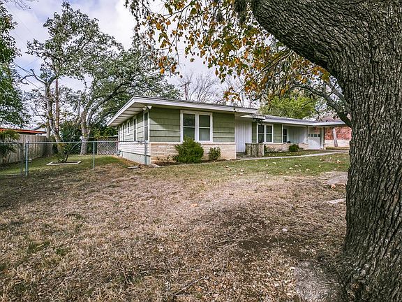 2nd image of 1078 Bluebonnet Dr