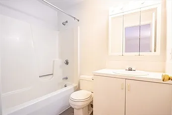 255 Beacon St #4C — Photo 15