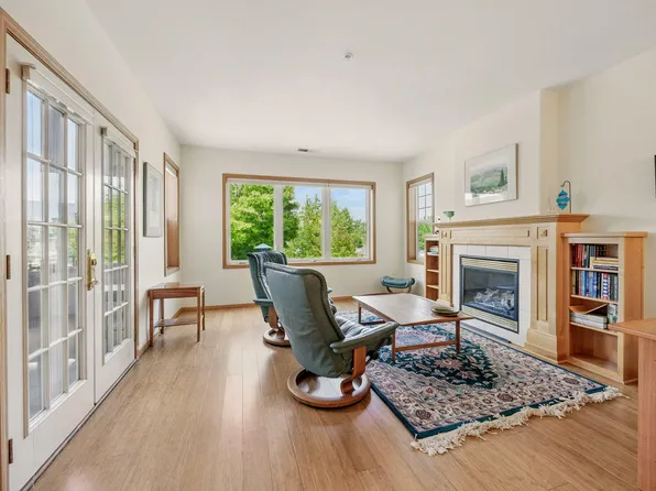 951 Golden Aspen Pl, Ashland, OR 97520