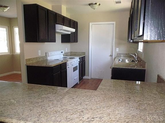 2nd image of 1582 Ashland Dr