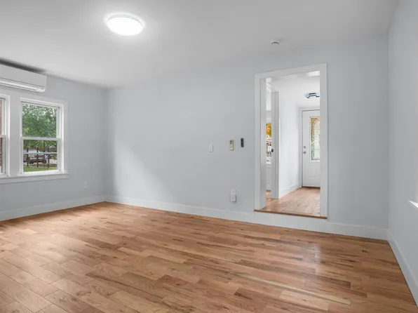 2738 Miles Avenue image 9 of 28