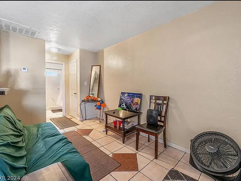 530 N 15th St #3 — Photo 8