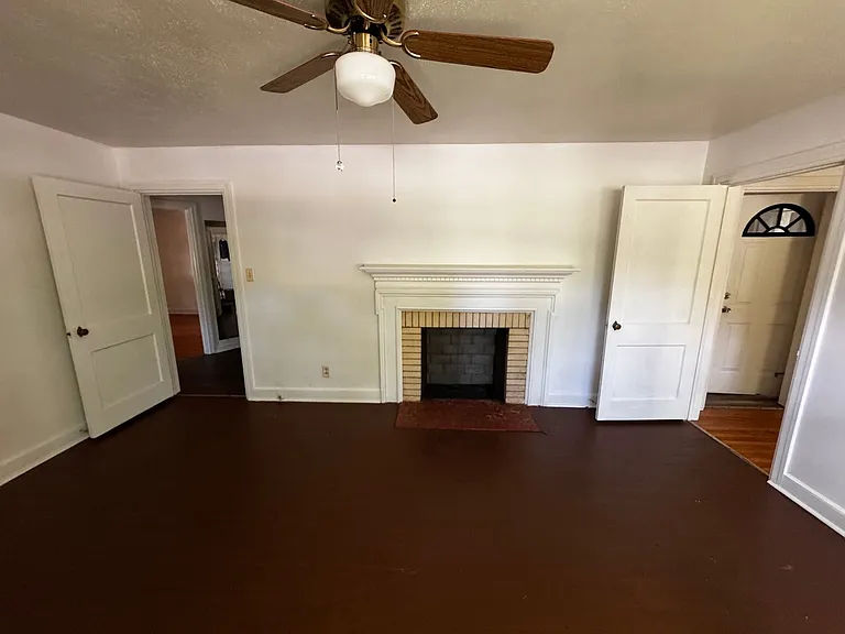 811 W Elm St — Photo 19