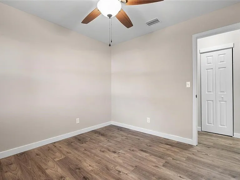 920 Johnston St — Photo 17