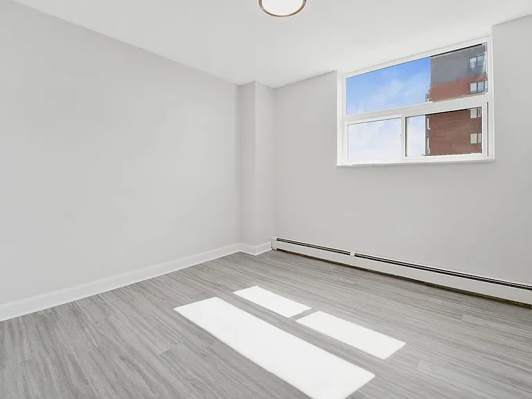 100 Lancaster Dr — Photo 22