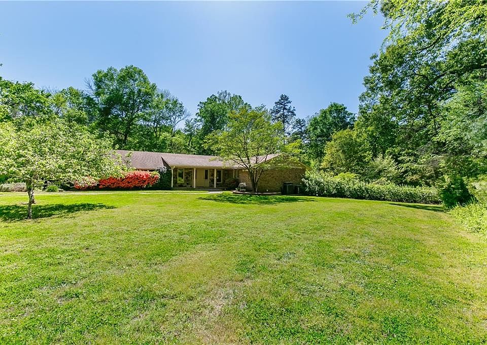 1st image of 300 Jefferson Dr