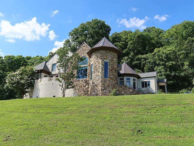 1026 Holly Tree Gap Rd — Photo 2