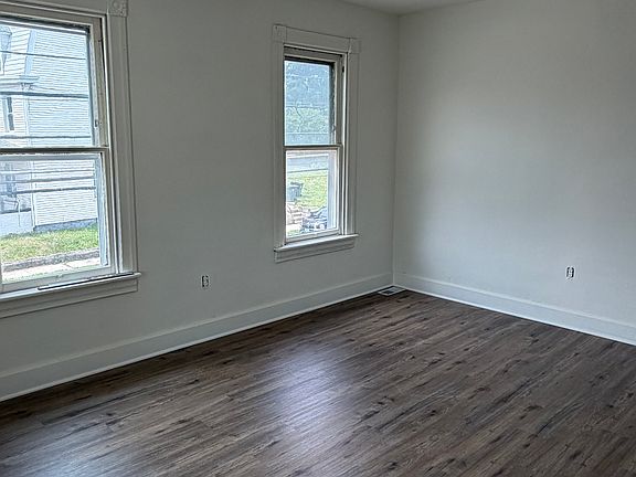 4th image of 812 Salem Ave