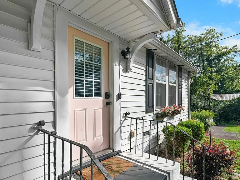 258 E Moody Ave — Photo 12