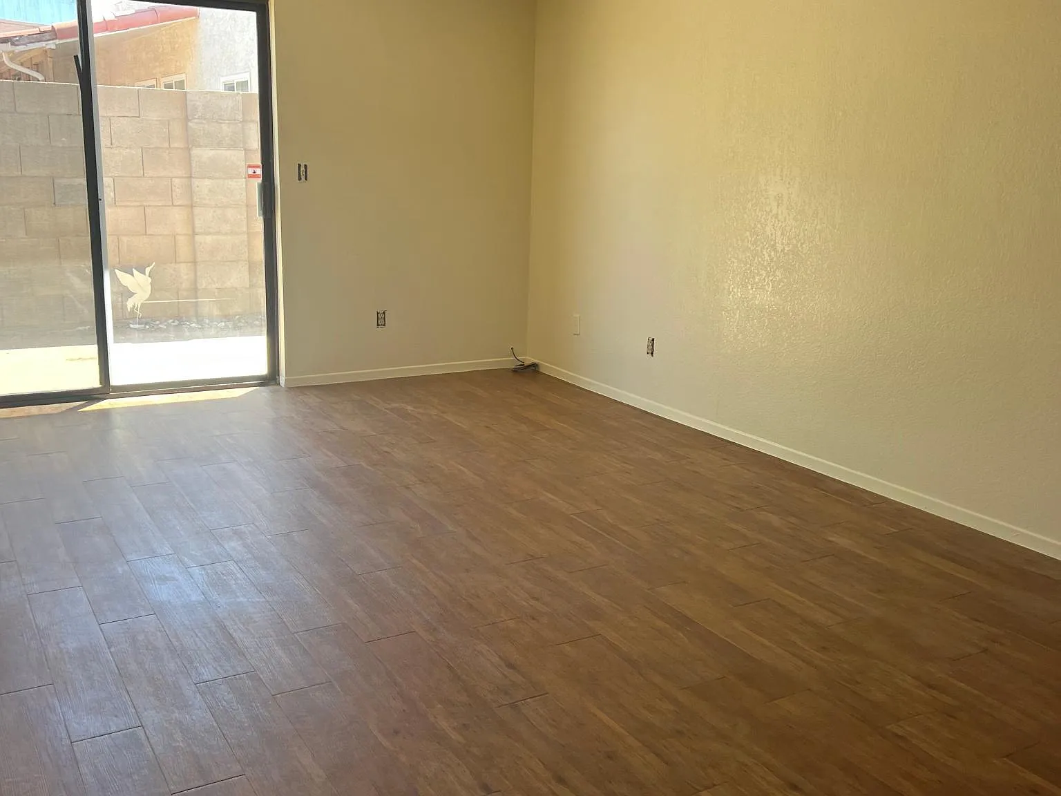 2 bed, 1000 sqft, $1,200 — Photo 3