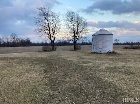 835 S Delaware County Rd, Parker City, IN 47368
