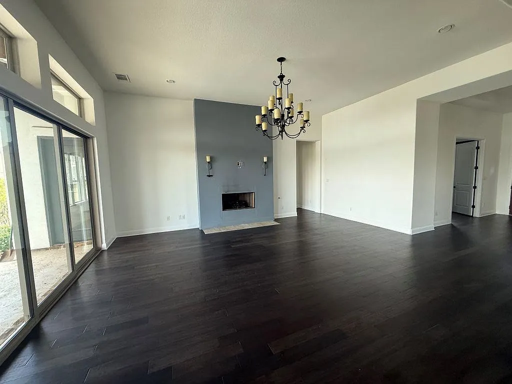 5 bed, 5.5 bath, 4628 sqft, $7,200 — Photo 4