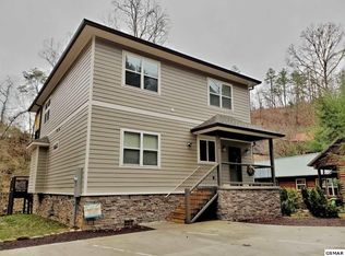 512 Hemlock St, Gatlinburg, TN 37738