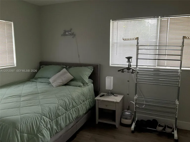 510 SE 9th St #5 — Photo 7