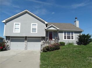 1914 N 156th St, Basehor, KS 66007