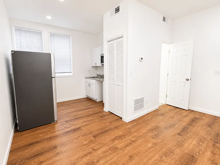 318 N Paca St — Photo 8
