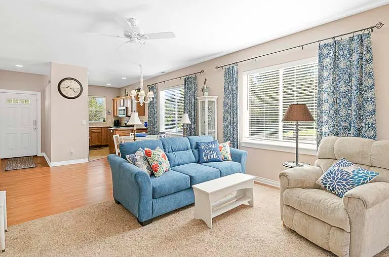 3928 Bentley Dr NE — Photo 4