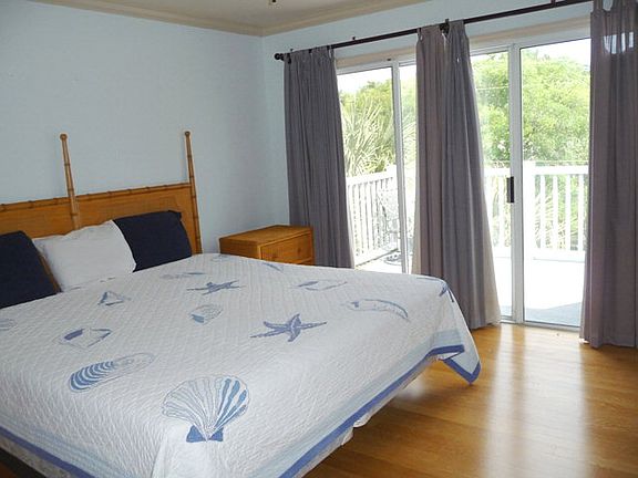 5th image of 1035 Beachview Dr APT 15