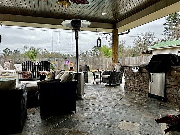 3rd image of 2016 Silver Oaks Dr