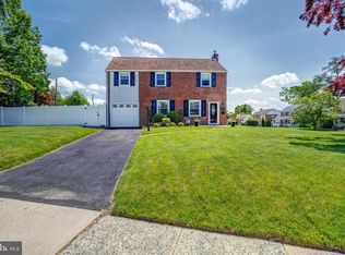 2420 N Greenhill Rd, Broomall, PA 19008