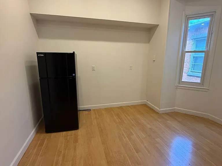 110 S Beaver St — Photo 24