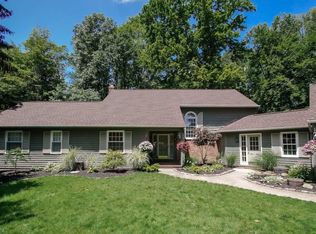 6015 Parkland Dr, Chagrin Falls, OH 44022