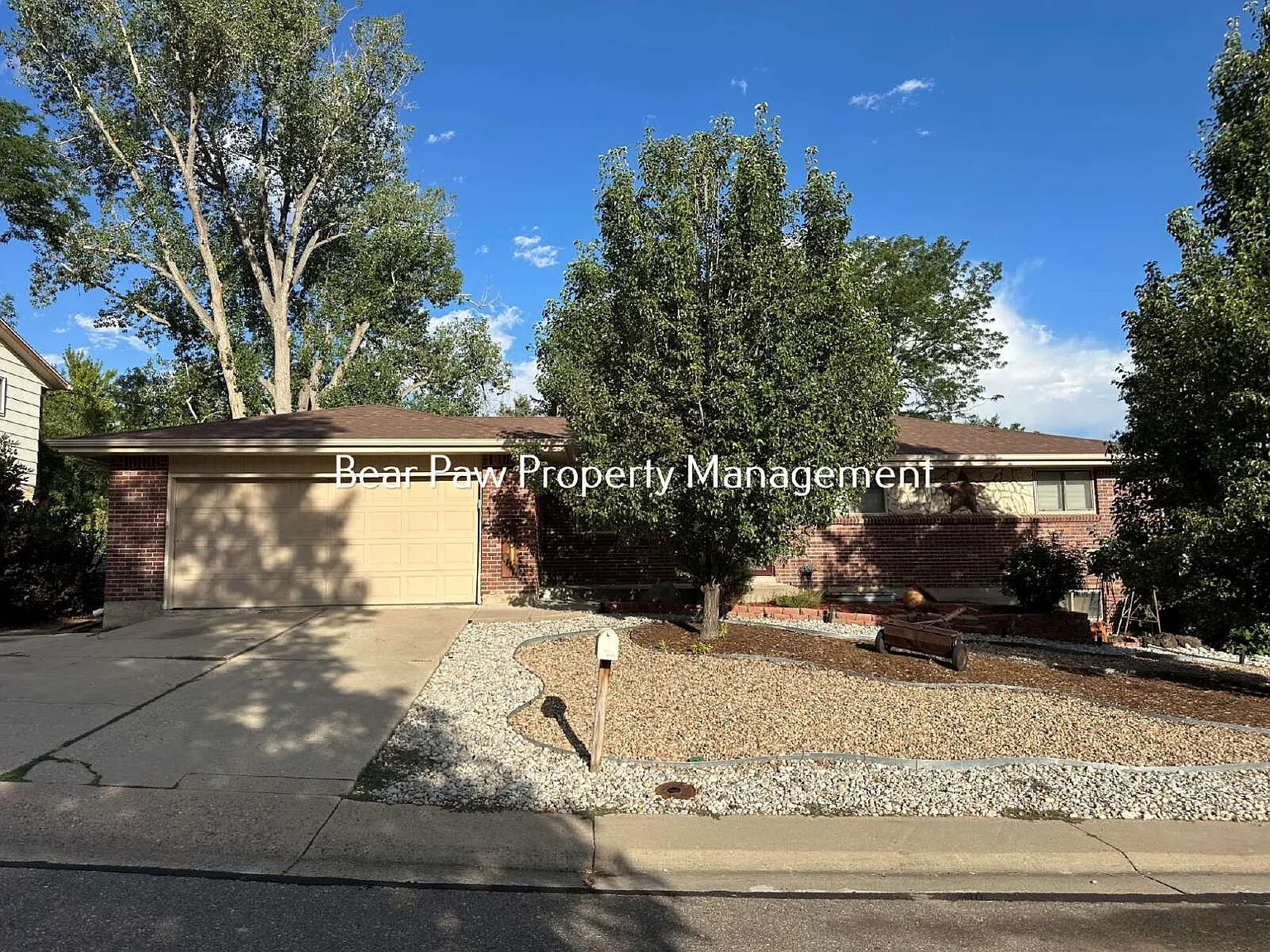 5 bed, 3.0 bath, 2500 sqft, $4,100 — Photo 2