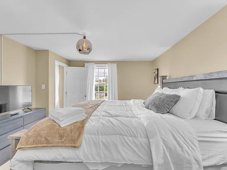 208 Princess Anne St — Photo 39