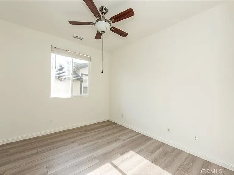 32 Sebastian — Photo 12