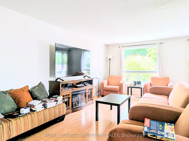 630 Pinerow Cres — Photo 18
