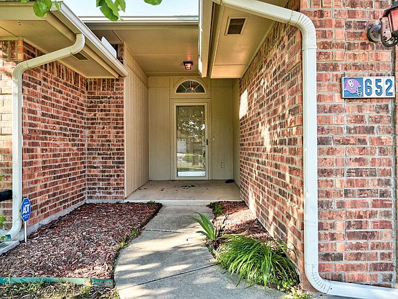 5th image of 652 SW 161st St