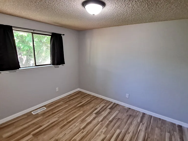 1316 S Woodlawn St — Photo 34