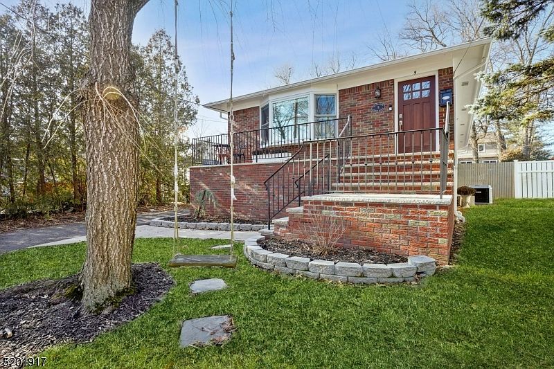 1st image of 5 Henley Ave