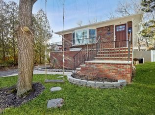 5 Henley Ave, Cranford, NJ 07016