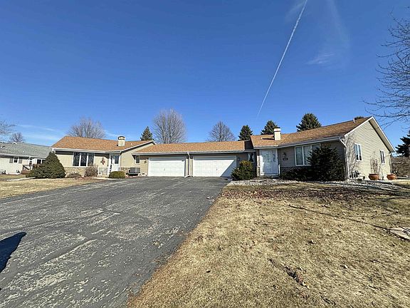 2nd image of 1912 Holly Dr
