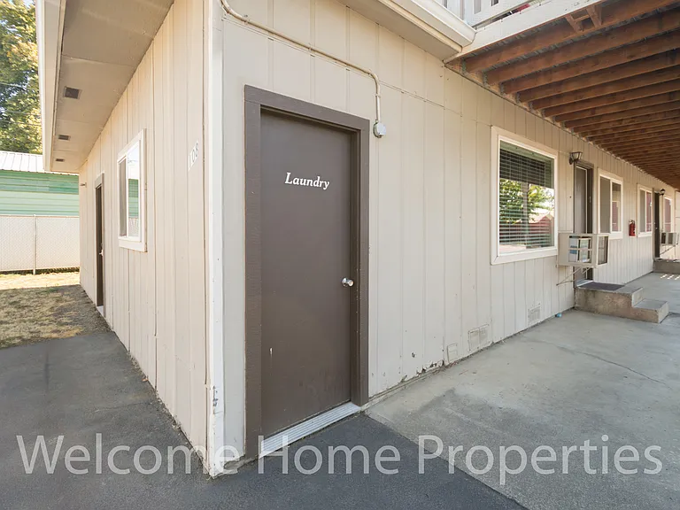 108 SE 6th St — Photo 34