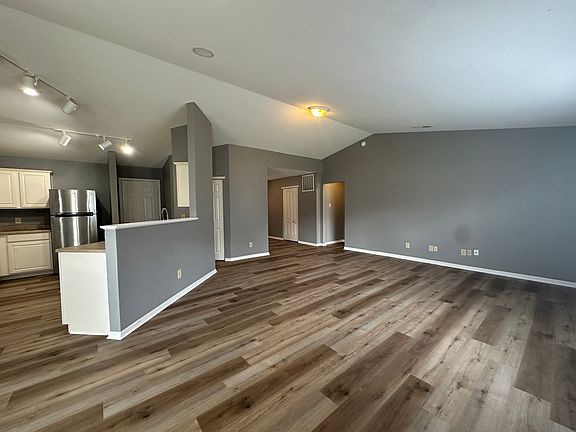 4th image of 15488 Harmon Pl