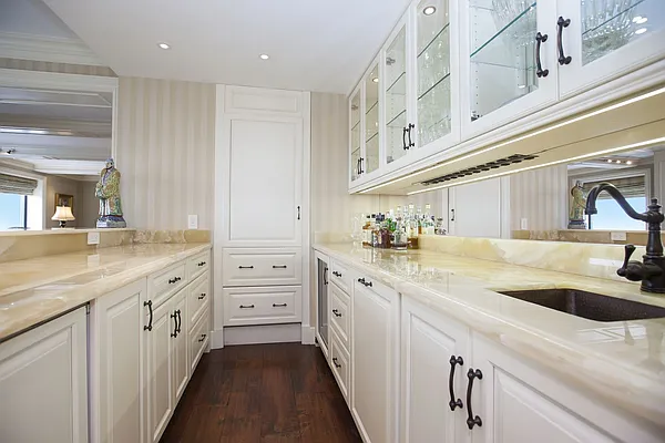 Sold by CitiSuites International Realty | media 26